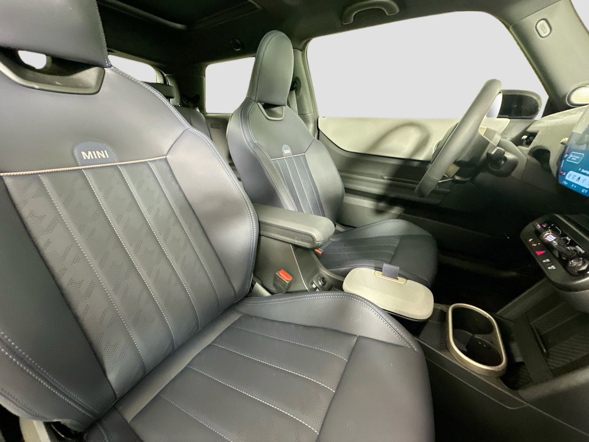 Certified 2025 MINI Cooper S image 31