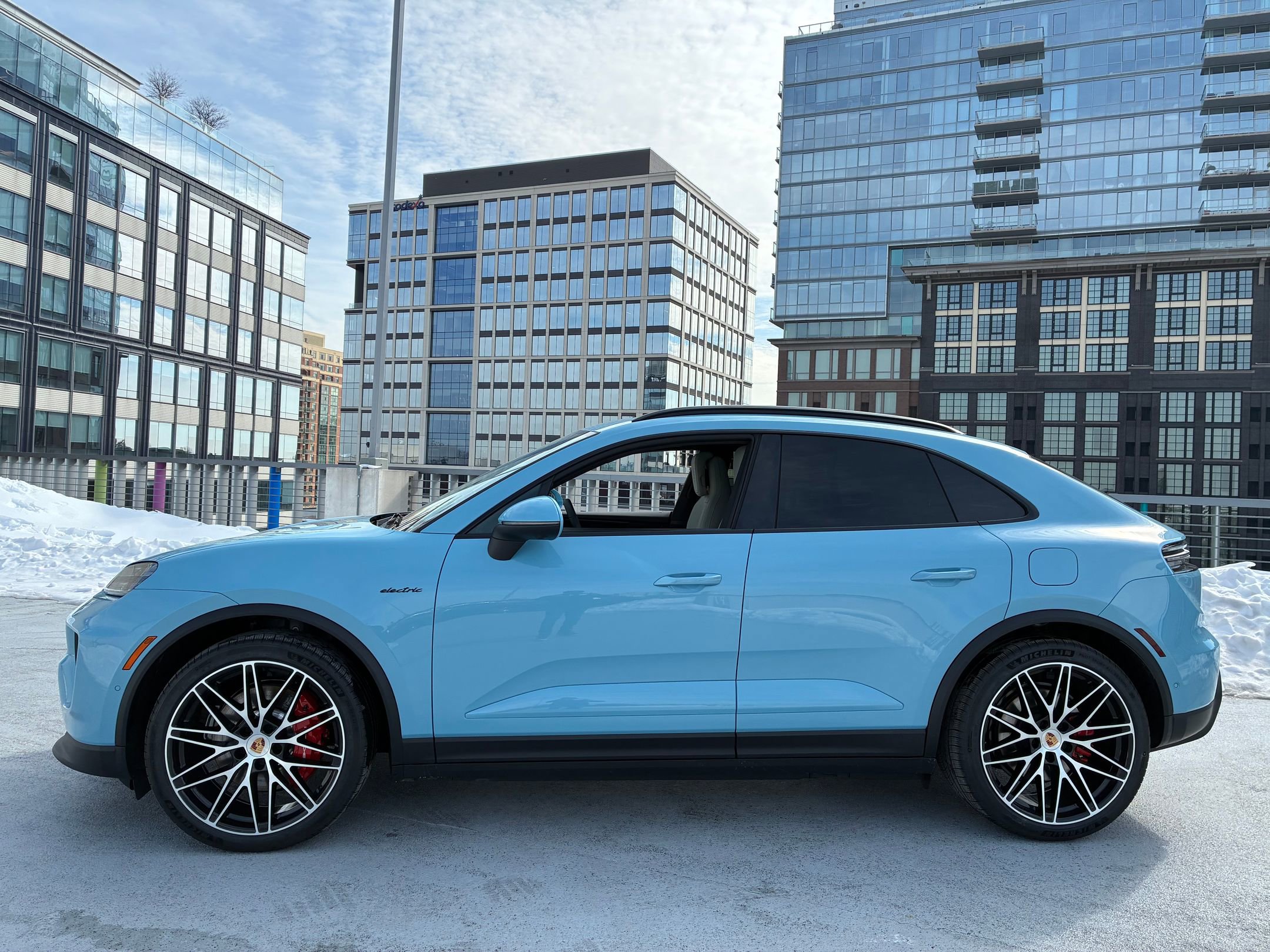 New 2026 Porsche Macan 4S Electric image 2