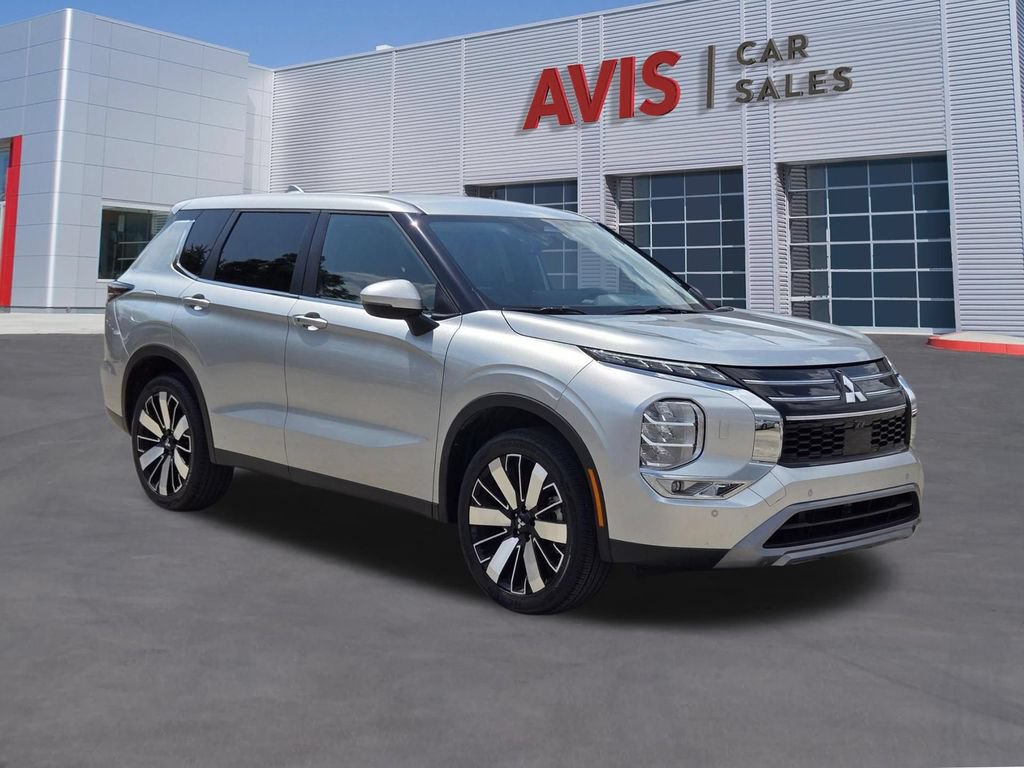 Used 2025 Mitsubishi Outlander SE AWD/4WD image 3