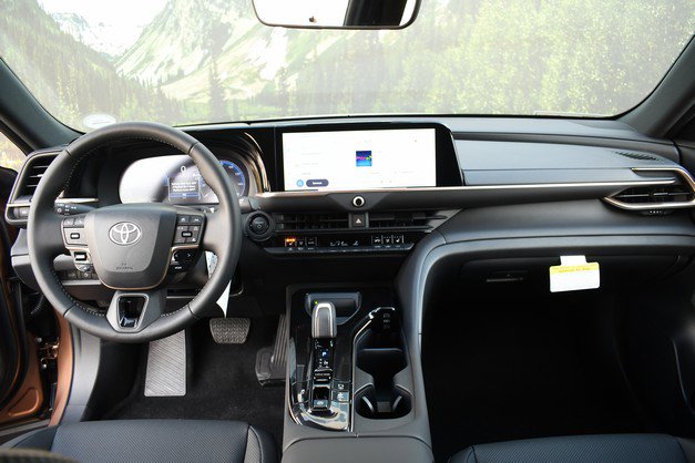 New 2026 Toyota Crown Signia image 9