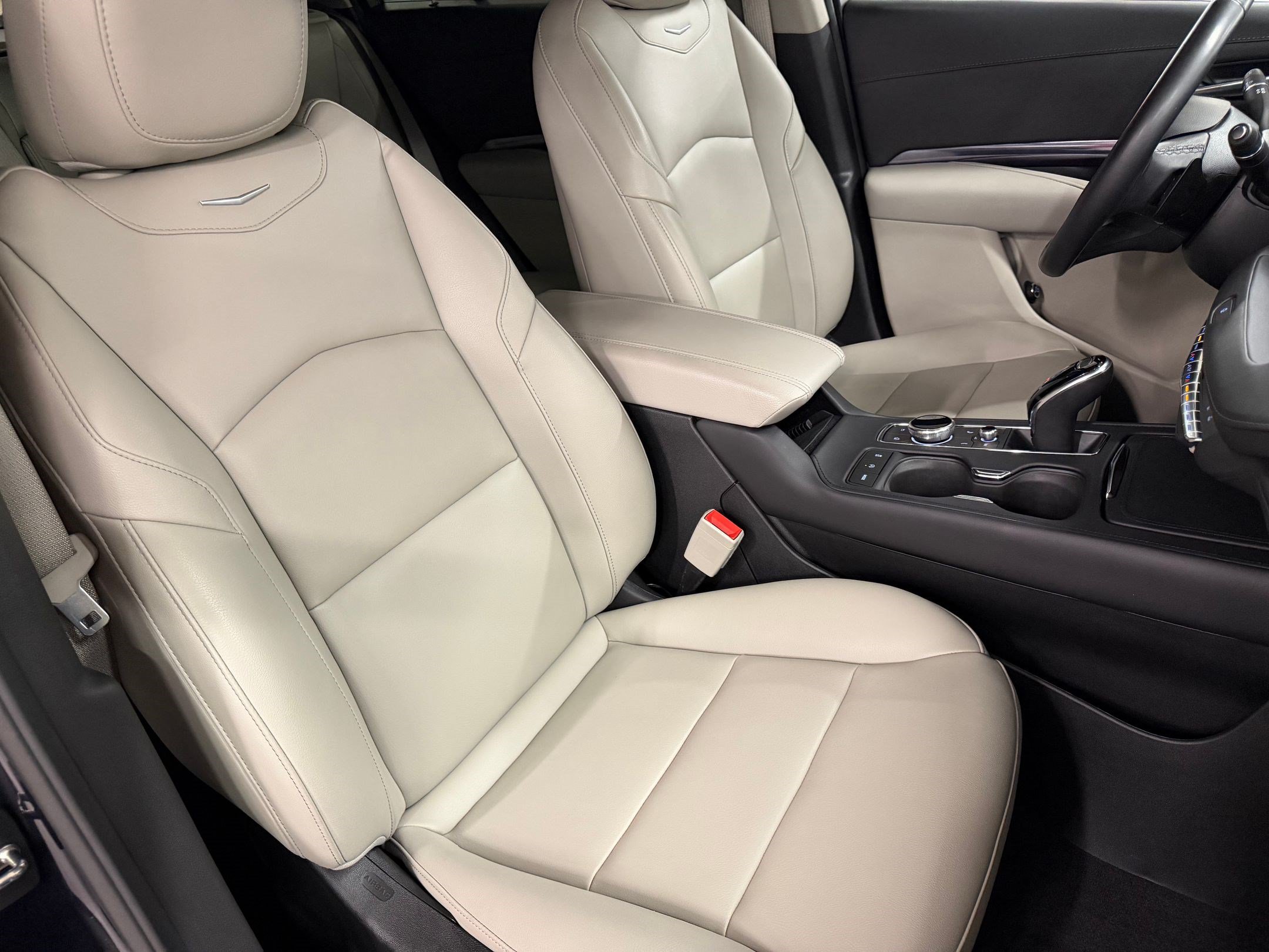Used 2022 Cadillac XT4 Luxury w/ Driver Awareness Package FWD image 33