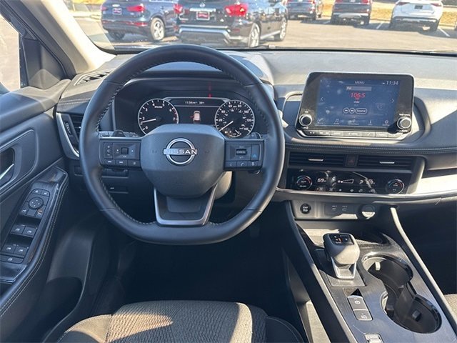 Used 2025 Nissan Rogue SV image 11