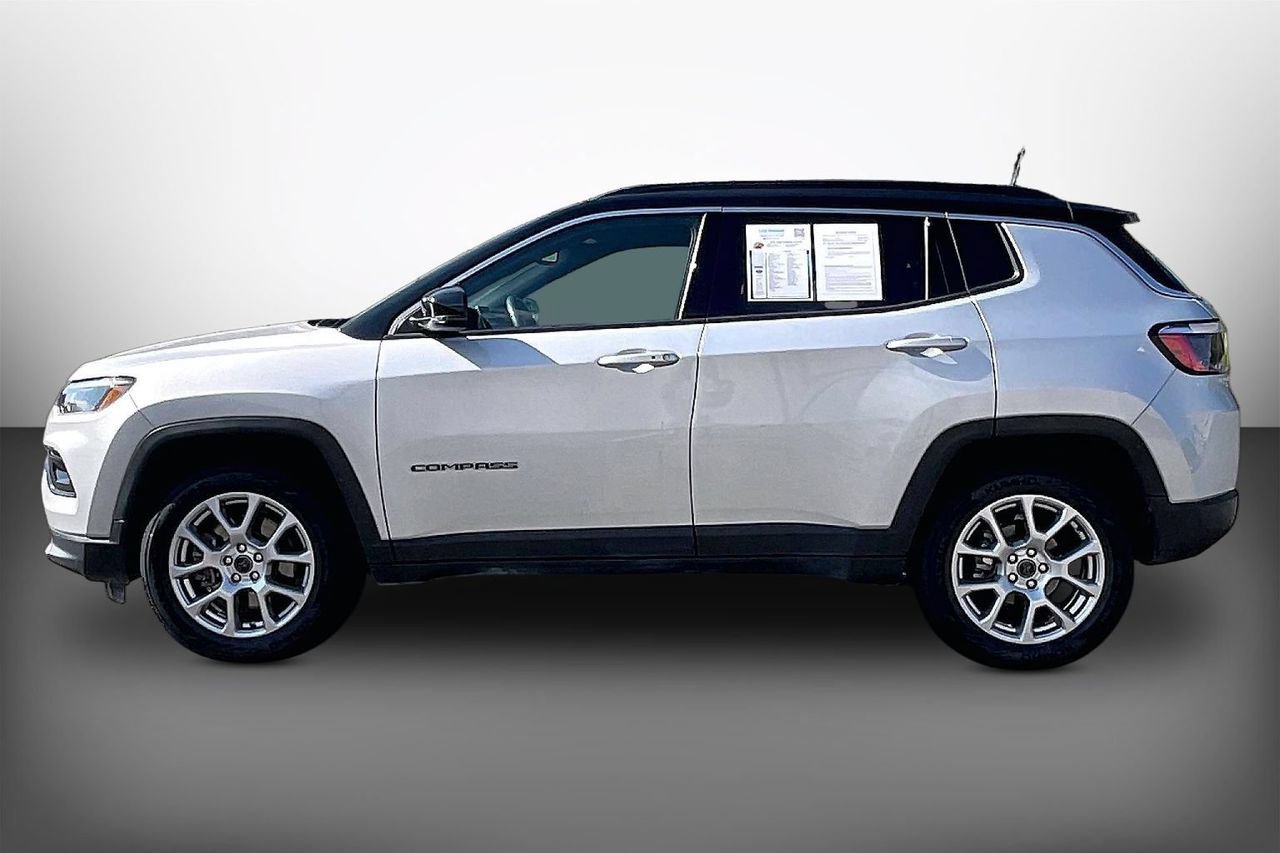 Used 2025 Jeep Compass Limited AWD/4WD image 5