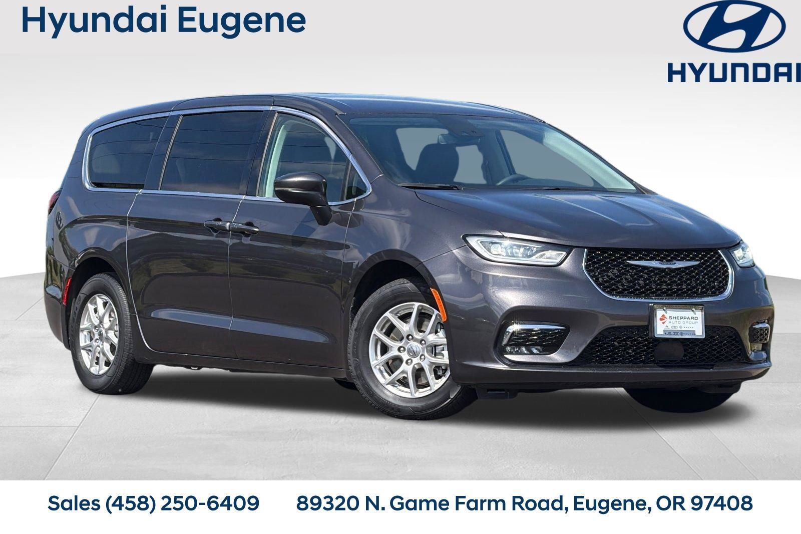 Used 2023 Chrysler Pacifica Touring-L FWD image 1