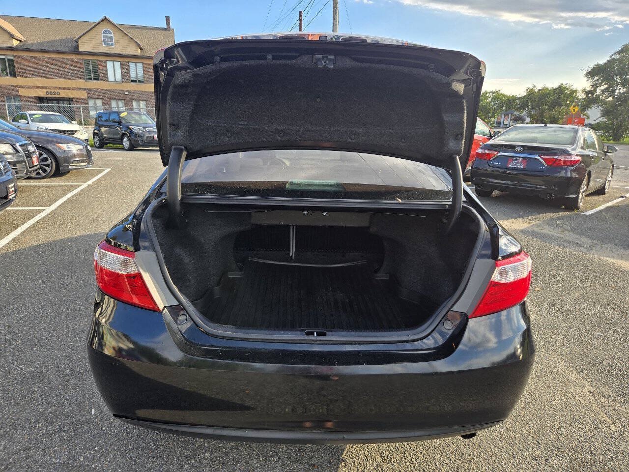 Used 2017 Toyota Camry LE FWD image 13