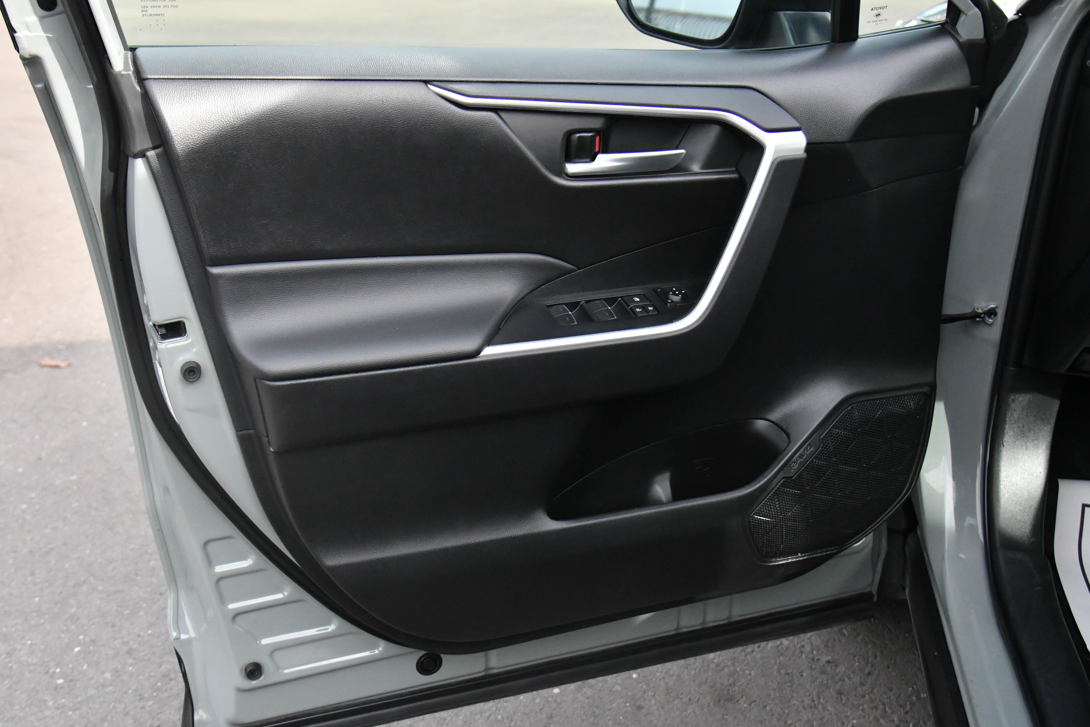 Used 2023 Toyota RAV4 XLE image 14