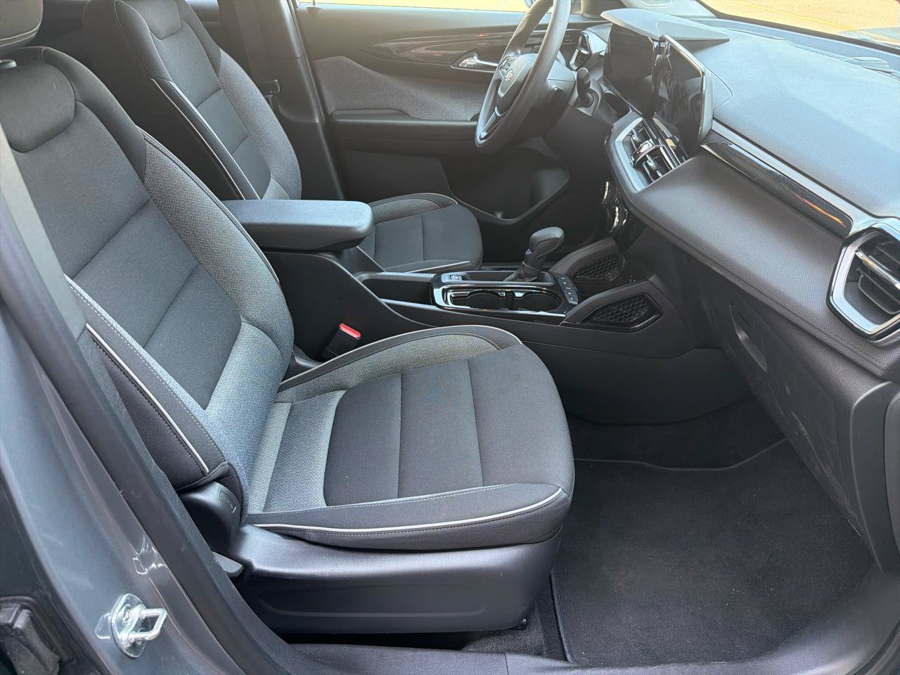 Used 2025 Chevrolet TrailBlazer LT AWD/4WD image 40