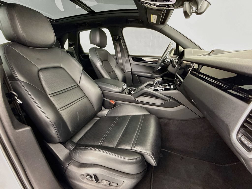 Certified 2023 Porsche Cayenne AWD/4WD image 29