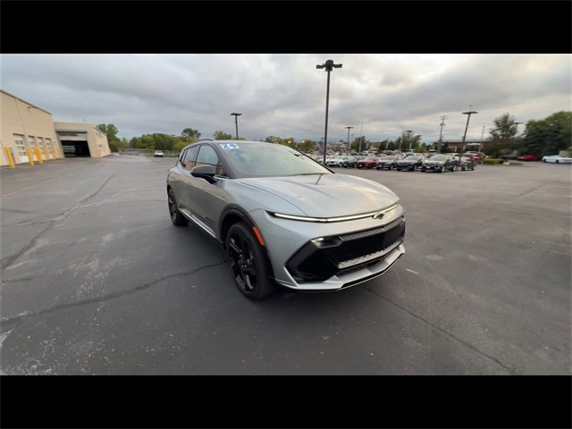 Used 2024 Chevrolet Equinox EV RS image 2
