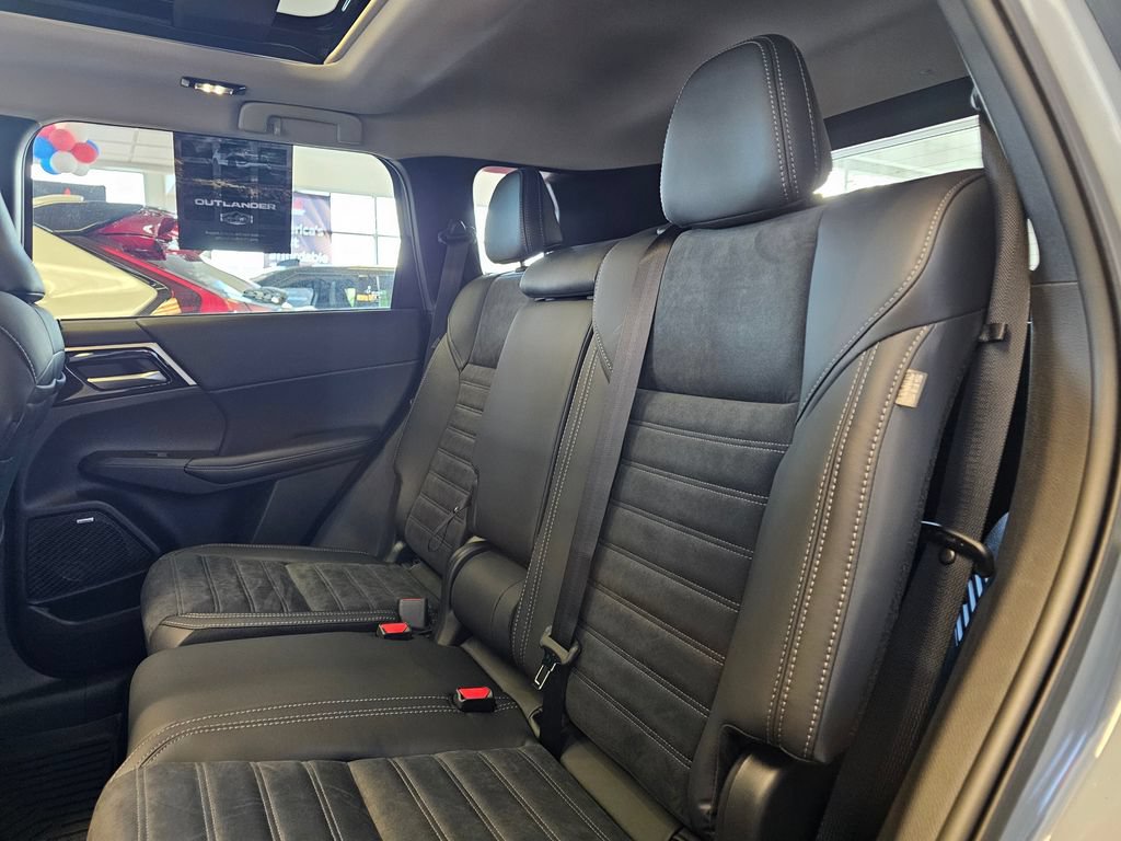 New 2026 Mitsubishi Outlander AWD image 9