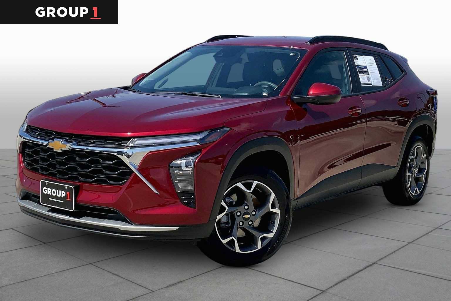 Used 2025 Chevrolet Trax LT FWD image 1
