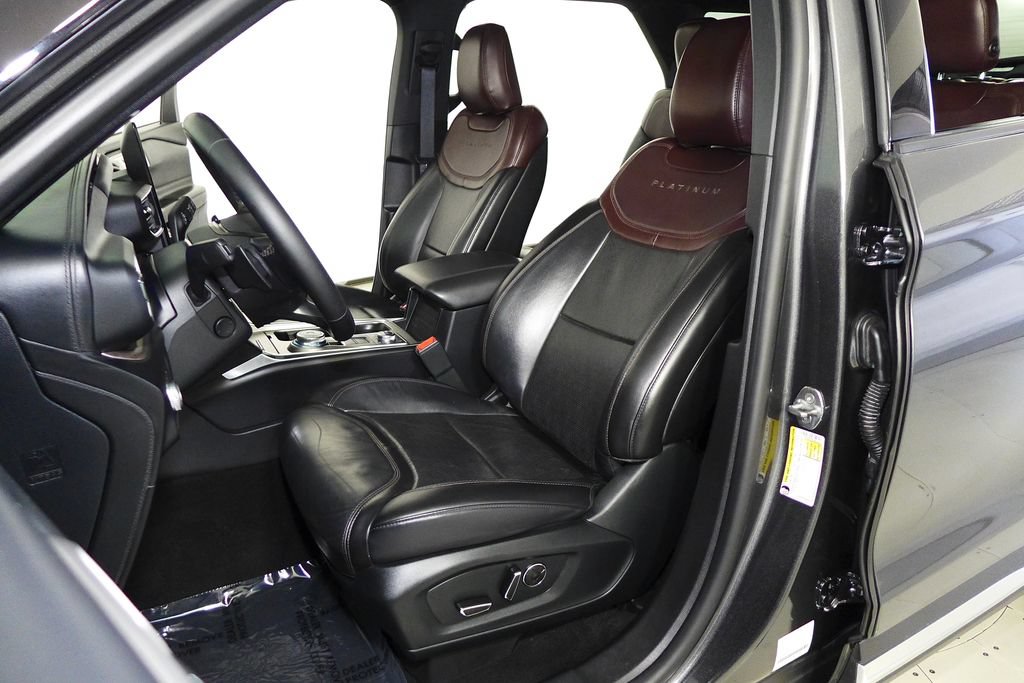 Used 2020 Ford Explorer Platinum w/ Premium Technology Package AWD/4WD image 23