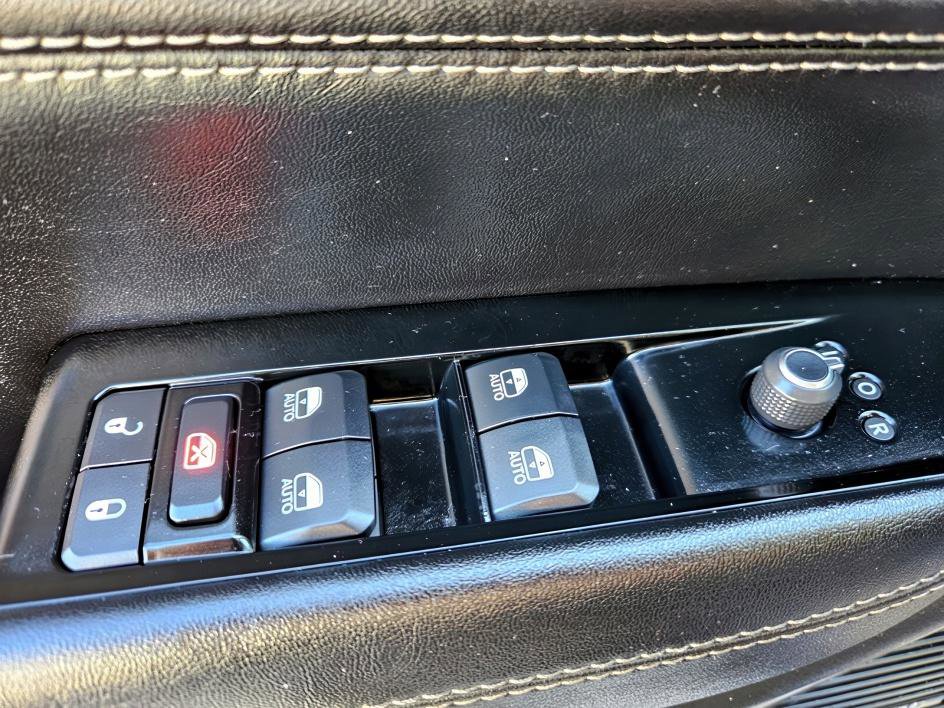 Used 2024 Jeep Wagoneer L 4WD w/ Premium Group I image 30