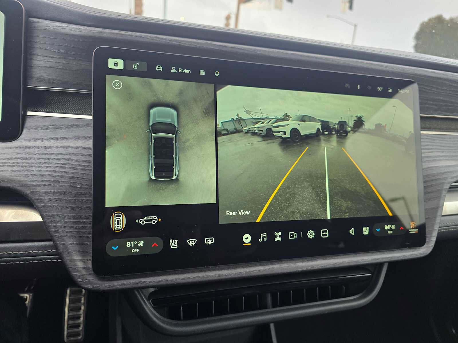 Used 2023 Rivian R1S Adventure image 29