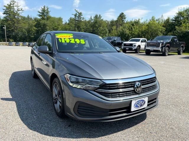 Used 2024 Volkswagen Jetta SE FWD image 9