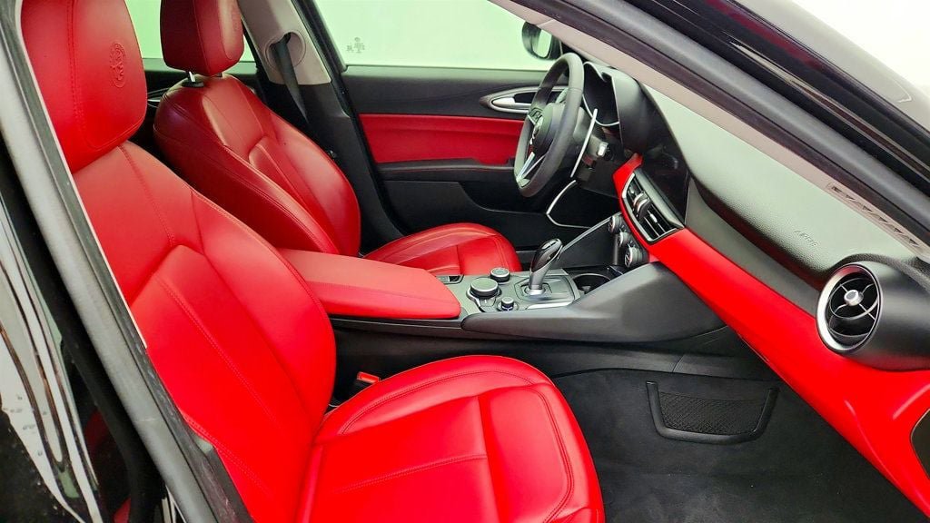 Used 2018 Alfa Romeo Giulia image 22