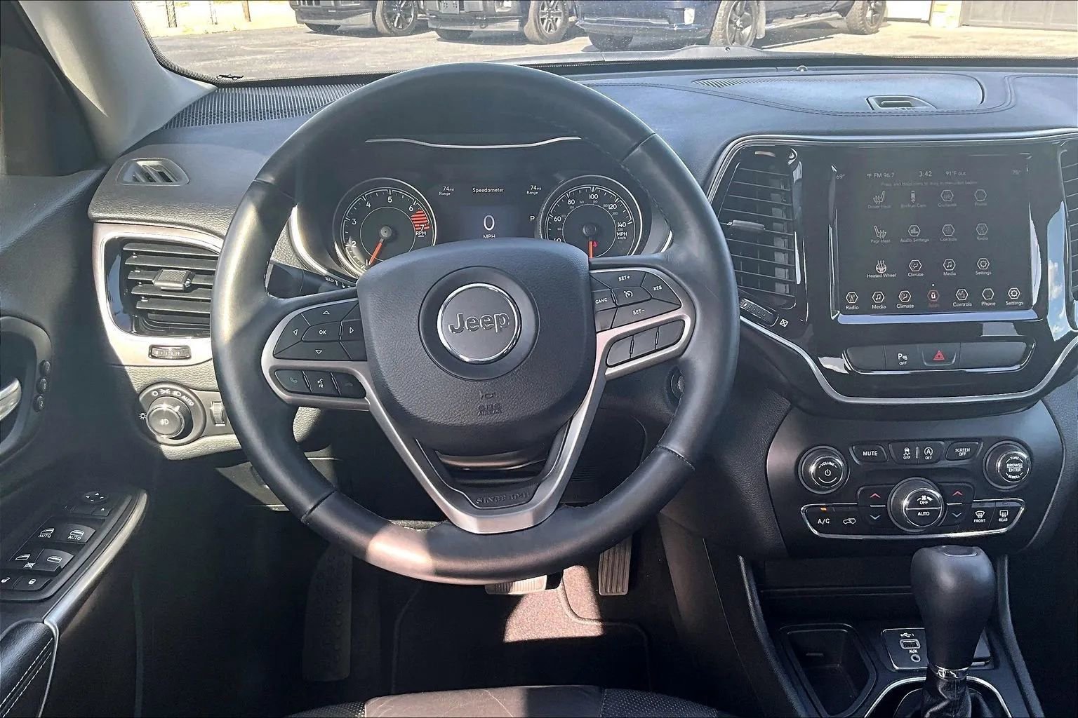 Used 2019 Jeep Cherokee Limited image 5