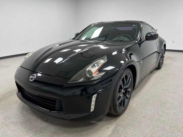 Used 2019 Nissan 370Z Coupe RWD image 4