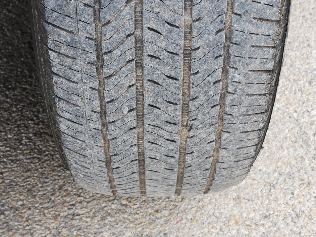 Used 2023 Chevrolet Traverse LT FWD image 11