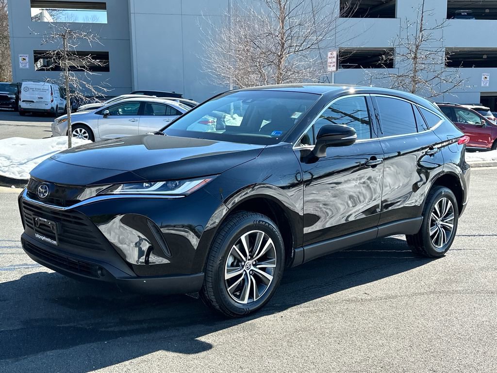 Used 2023 Toyota Venza LE image 2