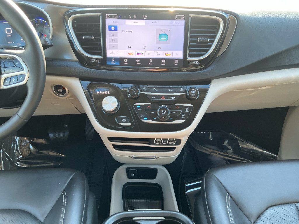 Used 2024 Chrysler Pacifica Touring-L FWD image 12