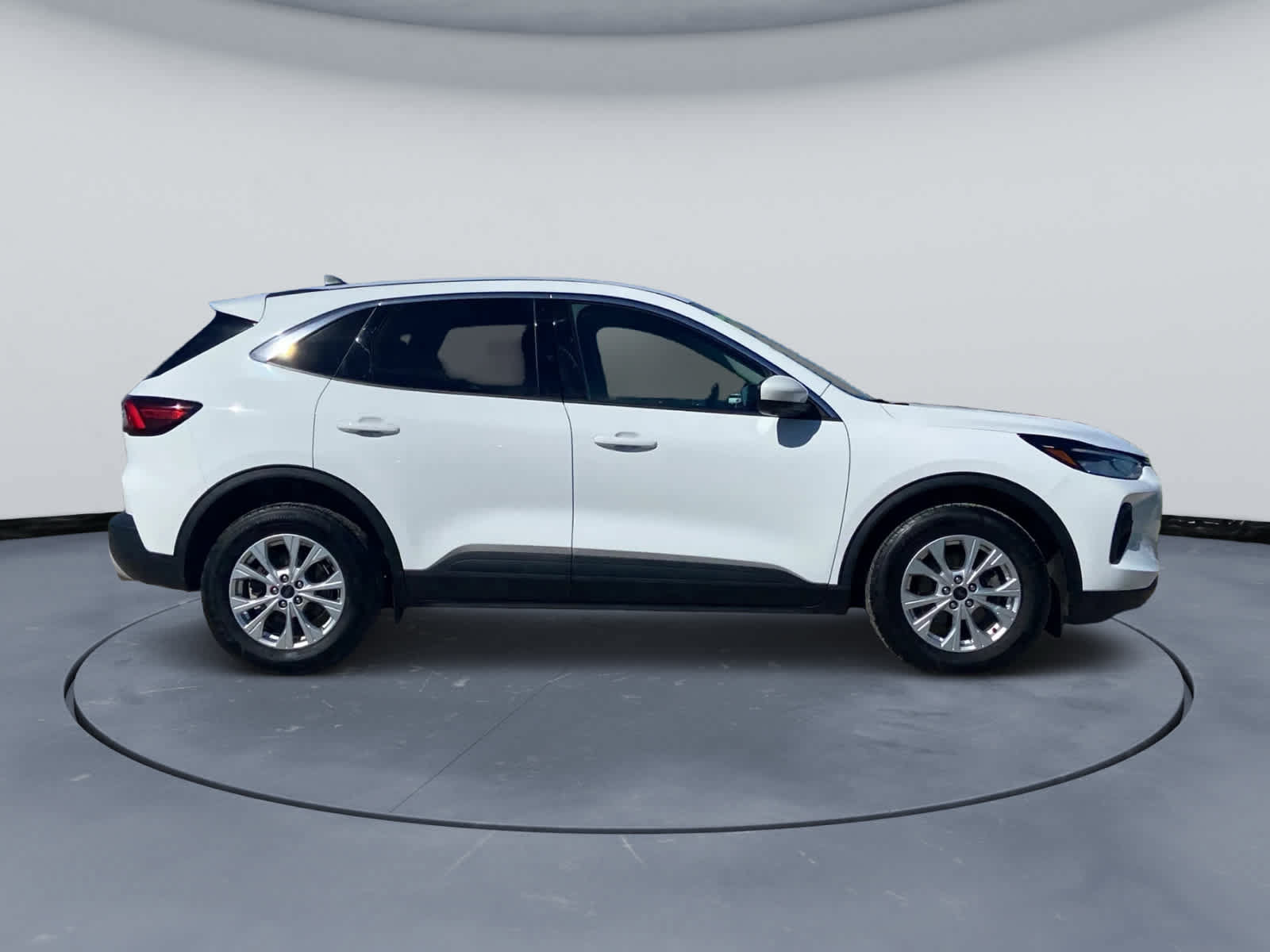 Used 2023 Ford Escape Active w/ Tech Pack #2 AWD/4WD image 4