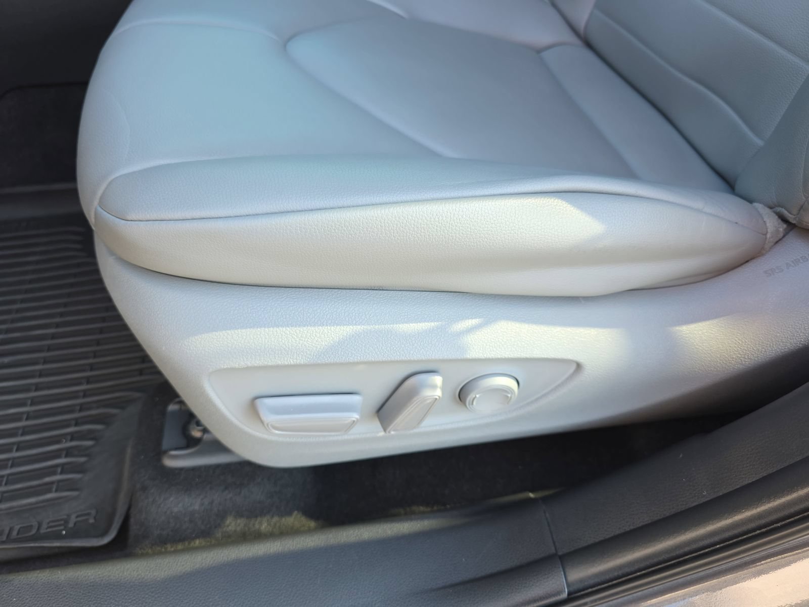 Used 2023 Toyota Highlander XLE FWD image 29