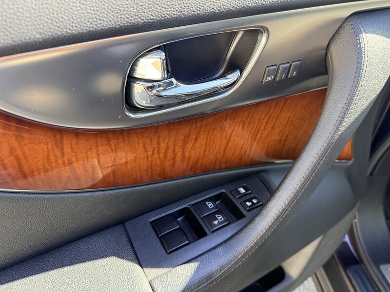 Used 2011 INFINITI FX35 AWD w/ Premium Pkg image 24