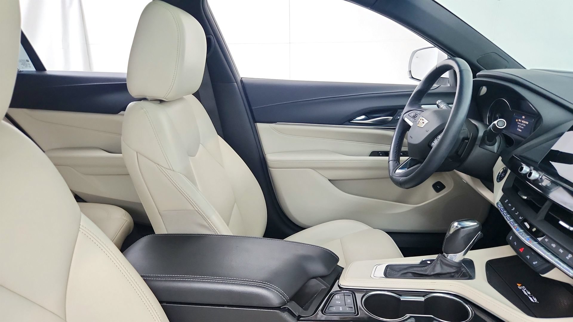 Used 2024 Cadillac CT4 Luxury w/ Sun And Sound Package AWD/4WD image 30