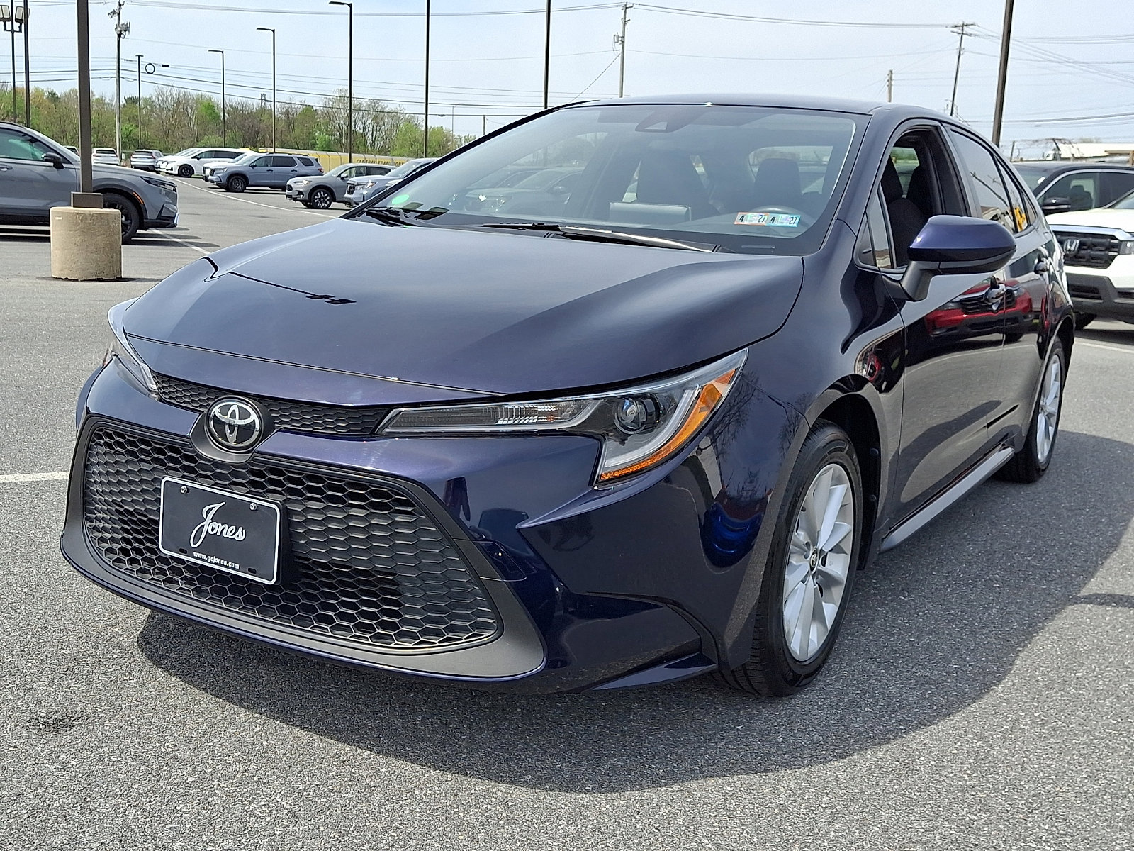 Used 2021 Toyota Corolla LE w/ LE Convenience Package FWD image 3