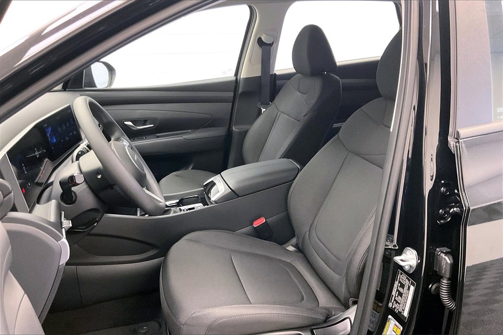 New 2025 Hyundai Tucson SE image 9