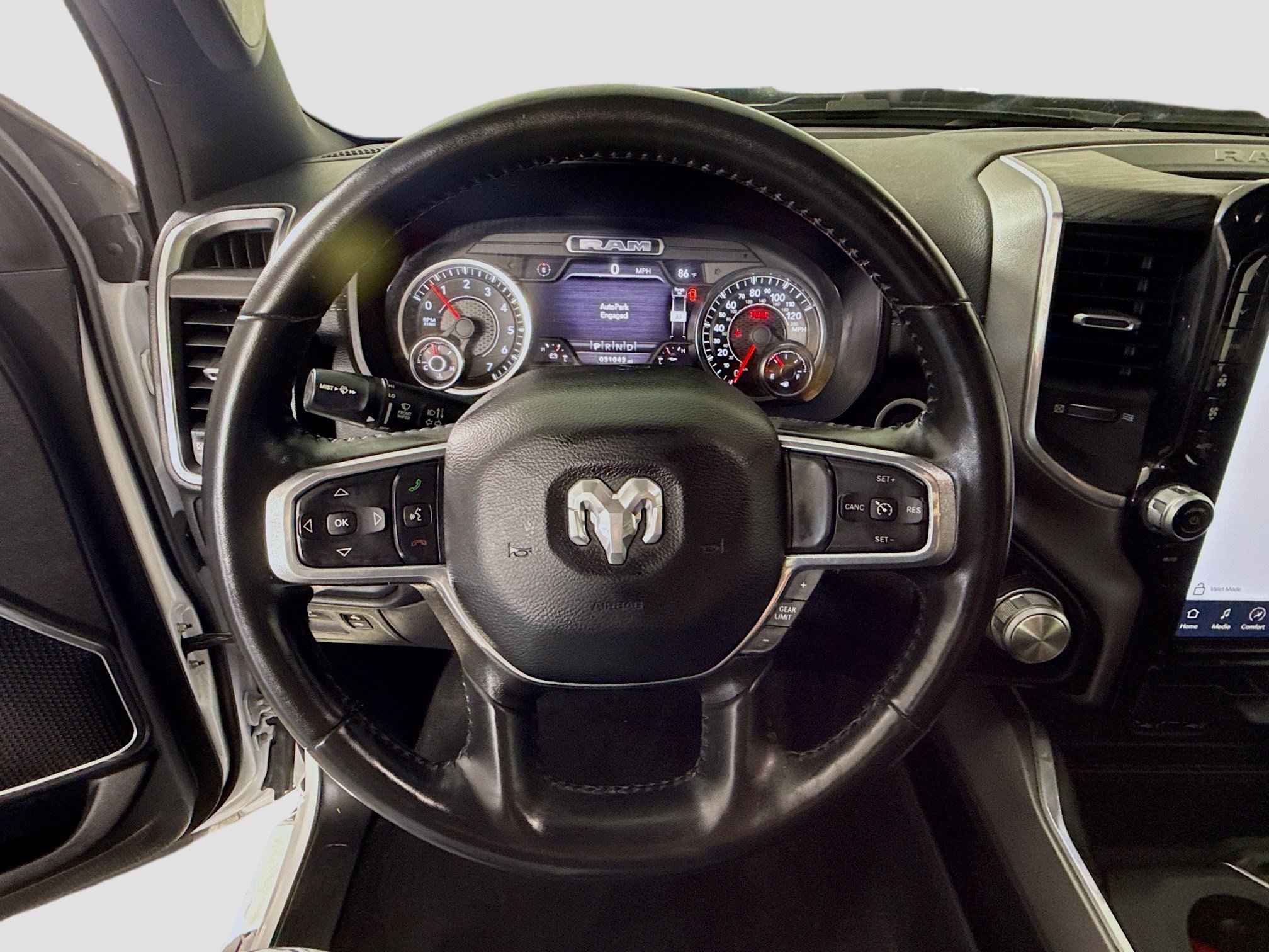 Used 2023 RAM 1500 Laramie AWD/4WD image 13