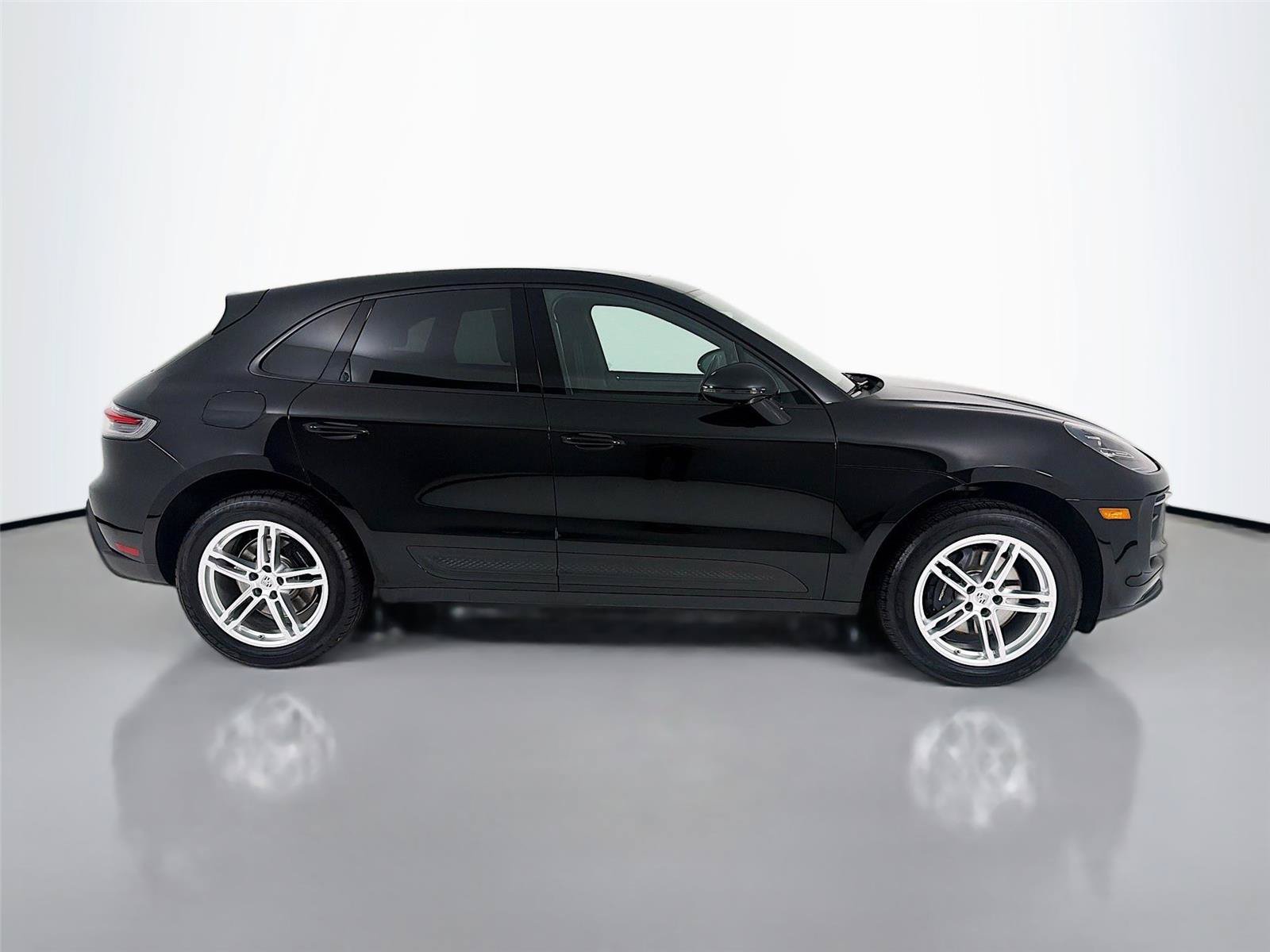 Certified 2023 Porsche Macan AWD/4WD image 27