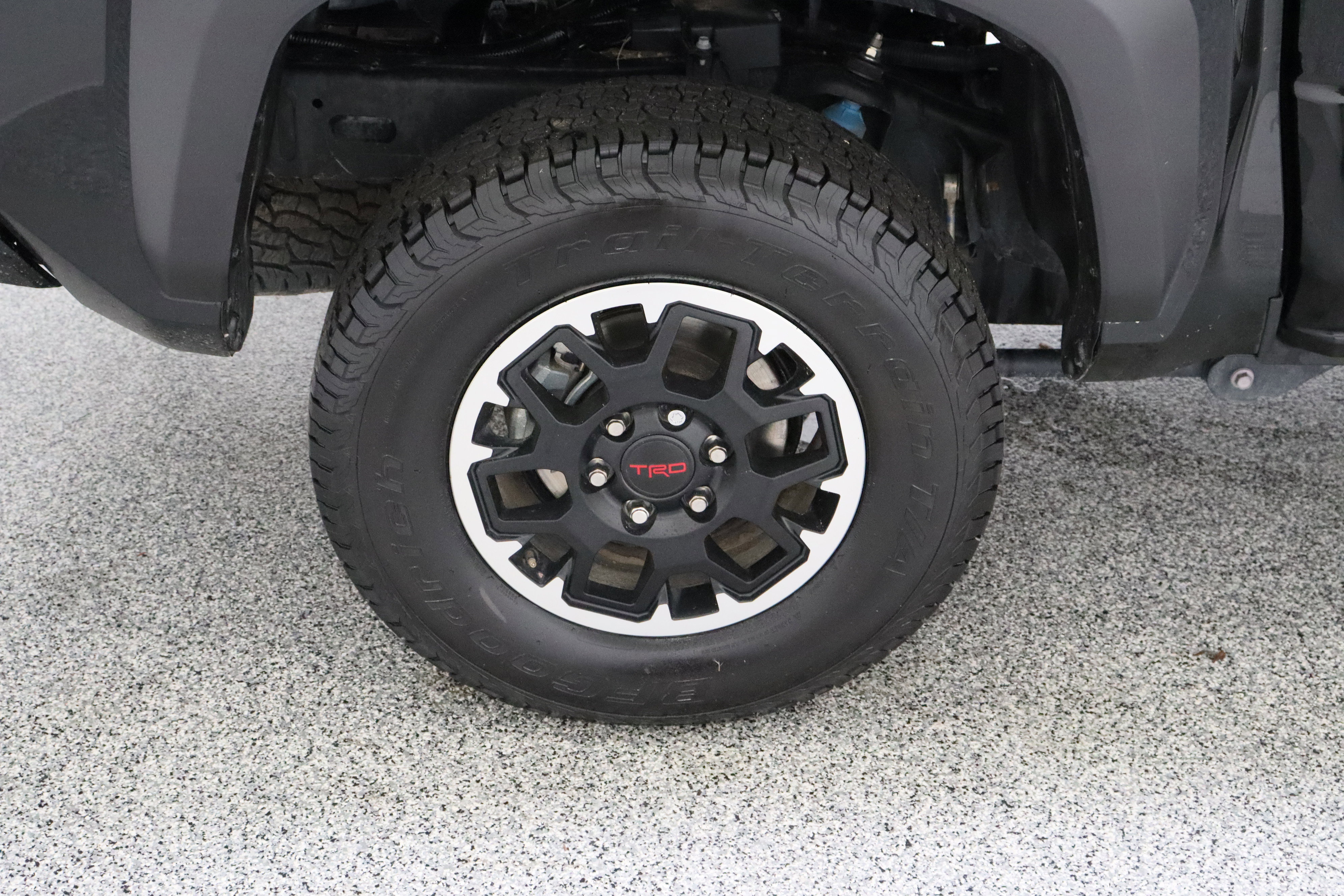 Certified 2025 Toyota Tacoma TRD Off-Road AWD/4WD image 6