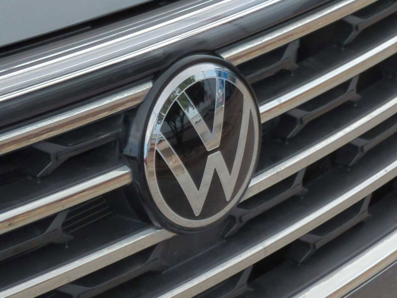 Used 2024 Volkswagen Atlas SE w/ Black Wheel Package FWD image 30