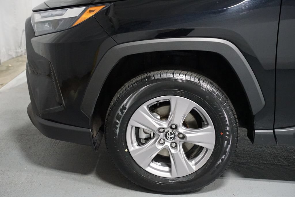 Certified 2025 Toyota RAV4 XLE FWD image 5