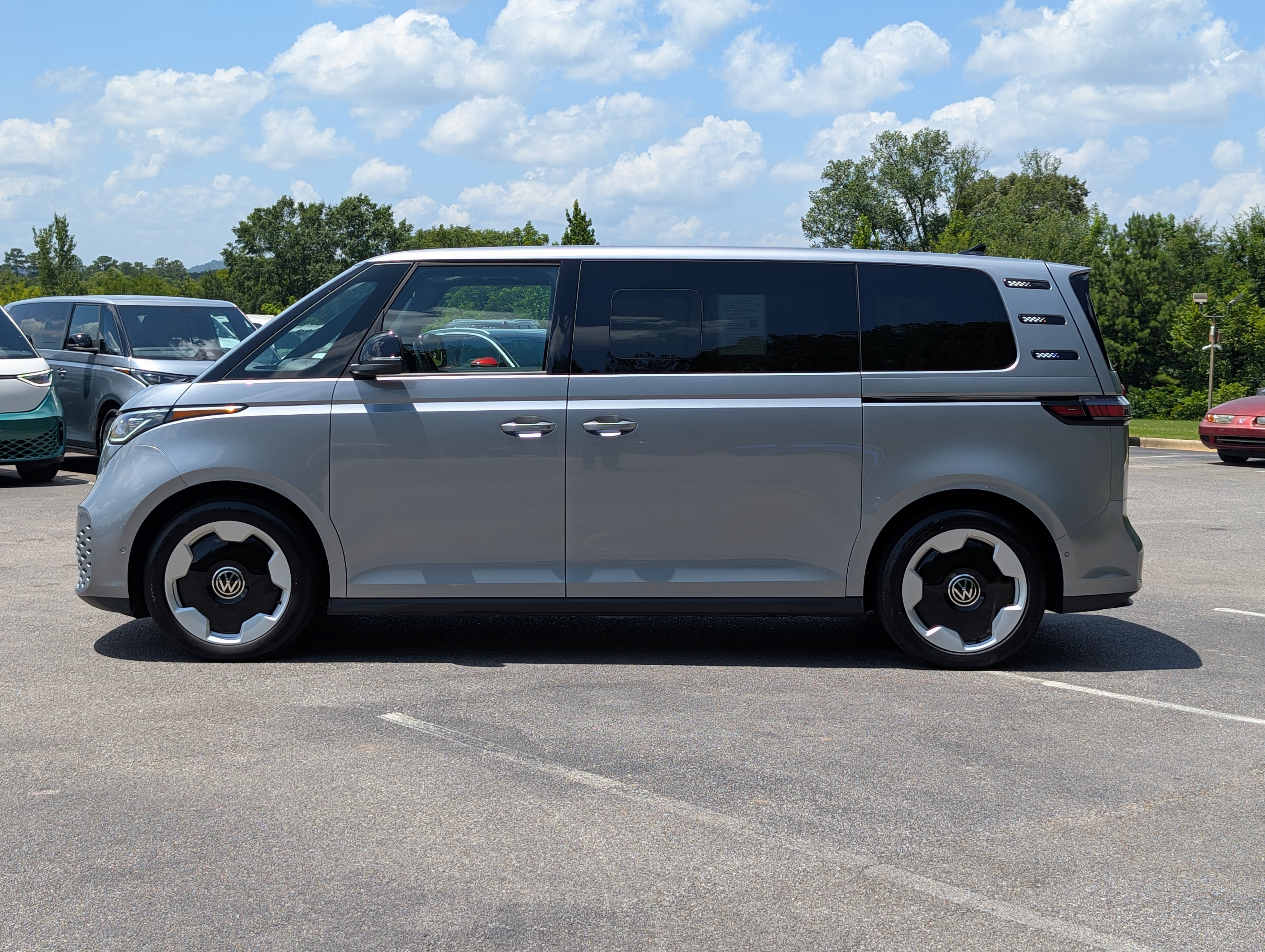 Used 2025 Volkswagen ID. Buzz Pro S Plus RWD image 6