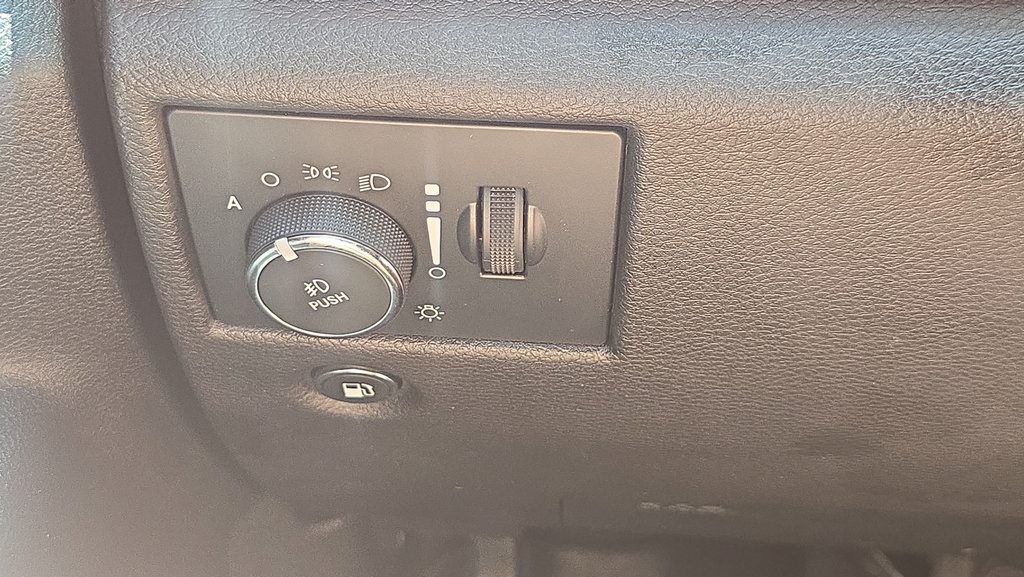 Used 2018 Jeep Grand Cherokee Altitude AWD/4WD image 19