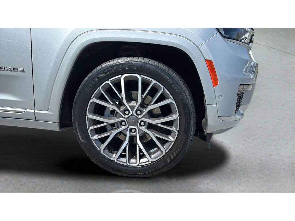 Used 2024 Jeep Grand Cherokee L Summit AWD/4WD image 24
