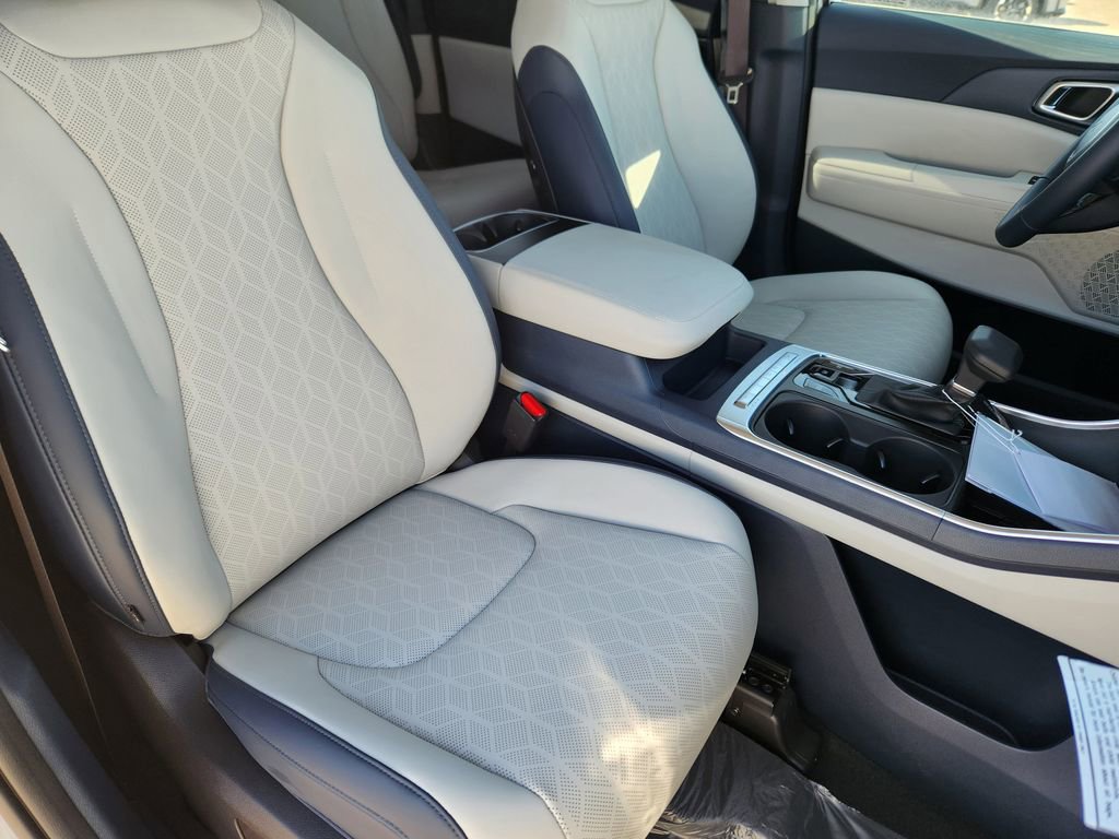 New 2026 Kia Carnival EX image 12