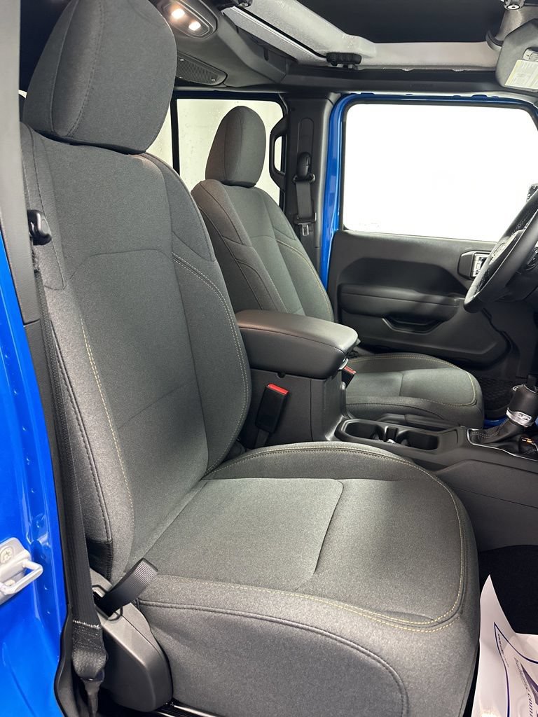 New 2025 Jeep Gladiator Sport AWD/4WD image 19