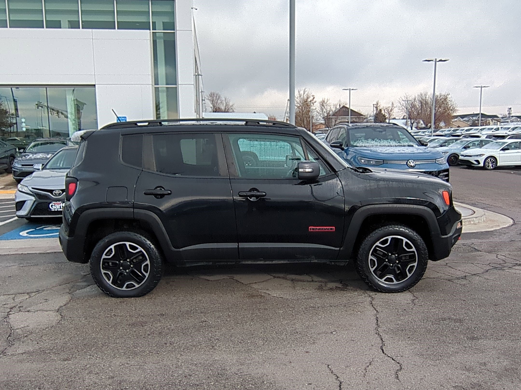 Used 2017 Jeep Renegade Trailhawk image 2