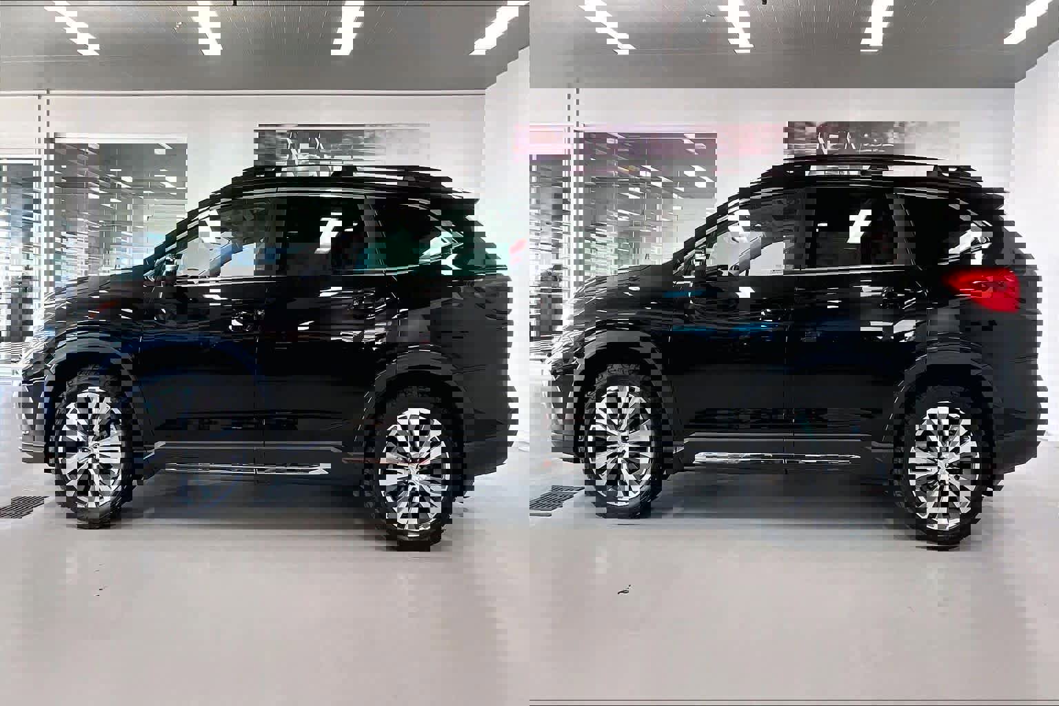 Used 2020 Subaru Ascent Limited w/ Technology Package AWD/4WD image 3