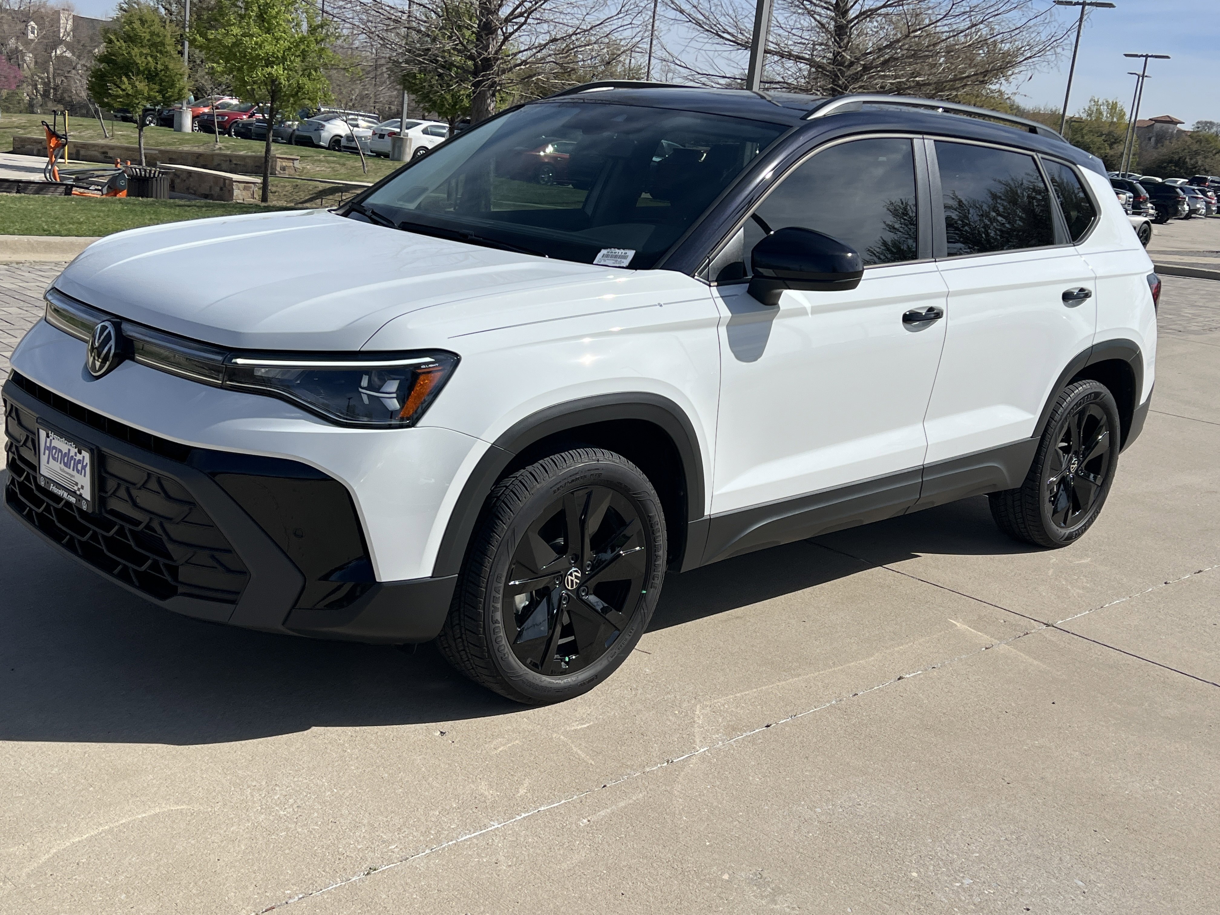 Certified 2025 Volkswagen Taos SE image 5