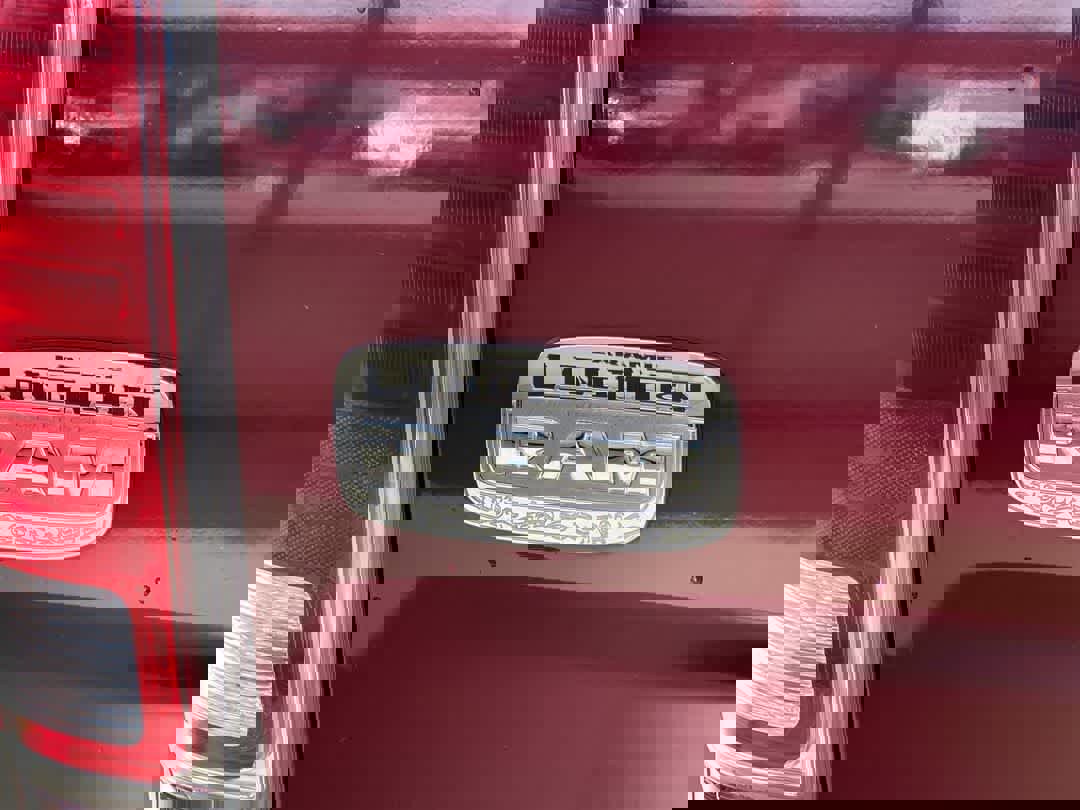 Used 2018 RAM 1500 Laramie Longhorn image 11