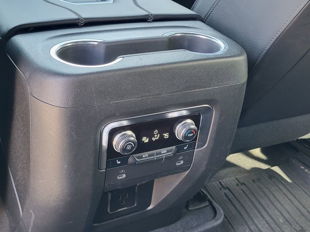 Used 2022 GMC Yukon XL Denali image 26