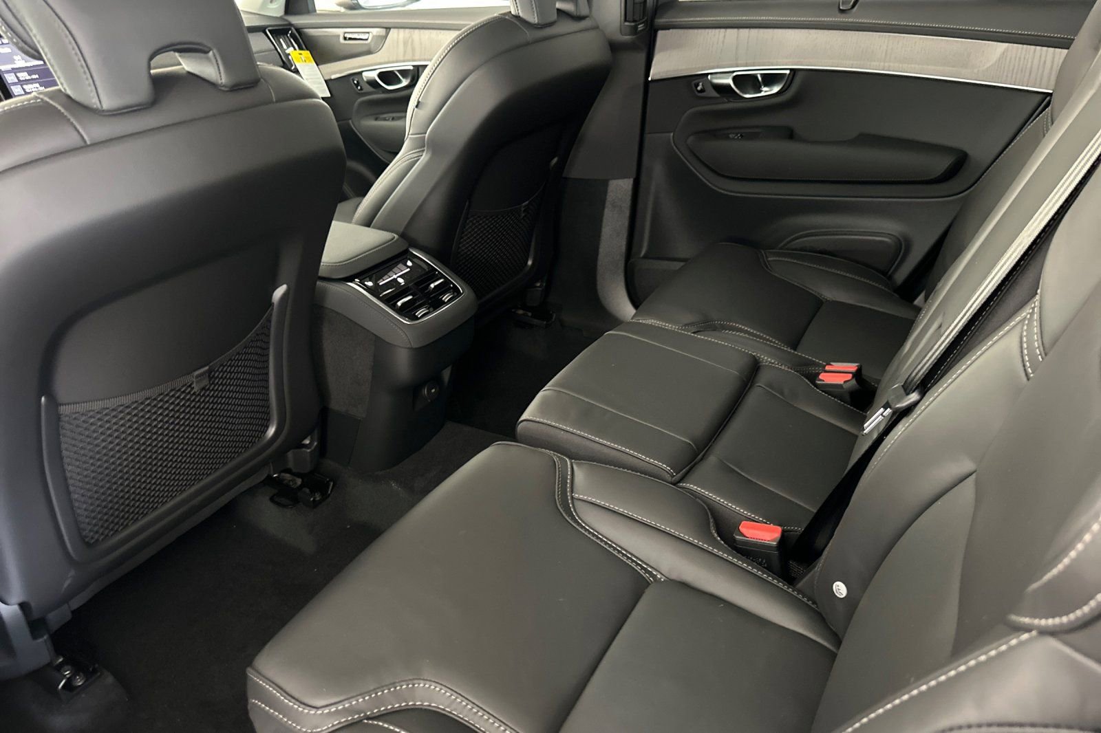 New 2025 Volvo XC90 B6 Ultra w/ Protection Package Premier AWD/4WD image 12