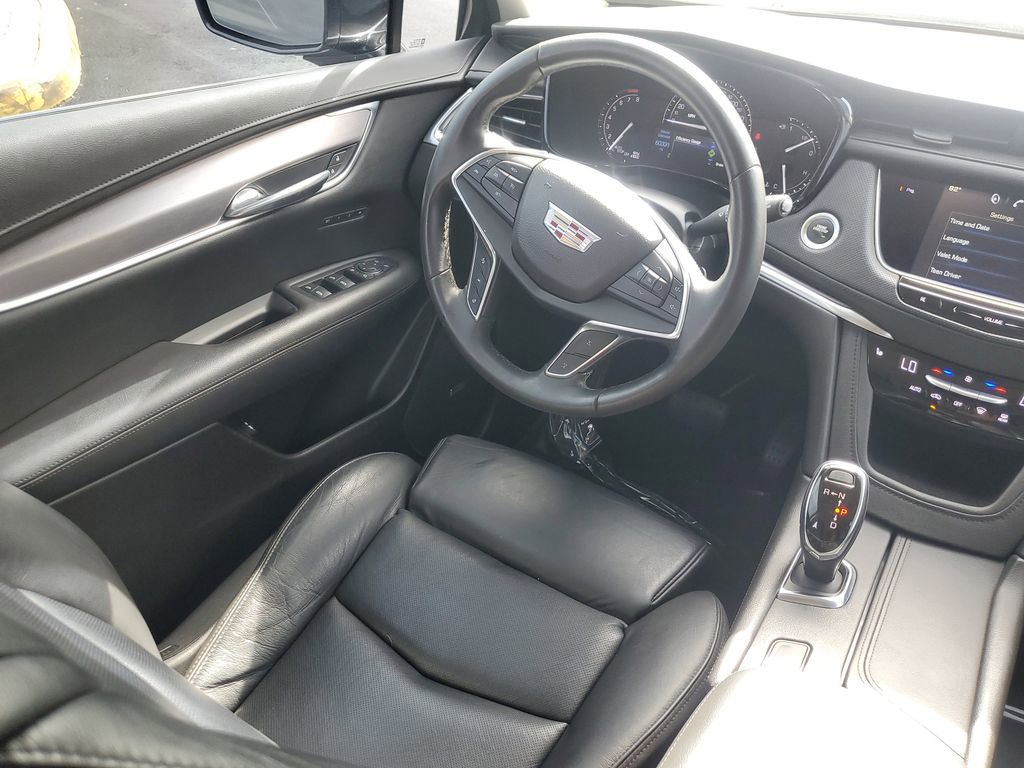 Used 2017 Cadillac XT5 Luxury w/ Driver Awareness Package image 16