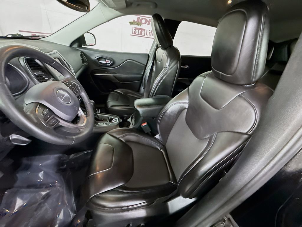Used 2019 Jeep Cherokee Latitude Plus w/ Comfort/Convenience Group image 23