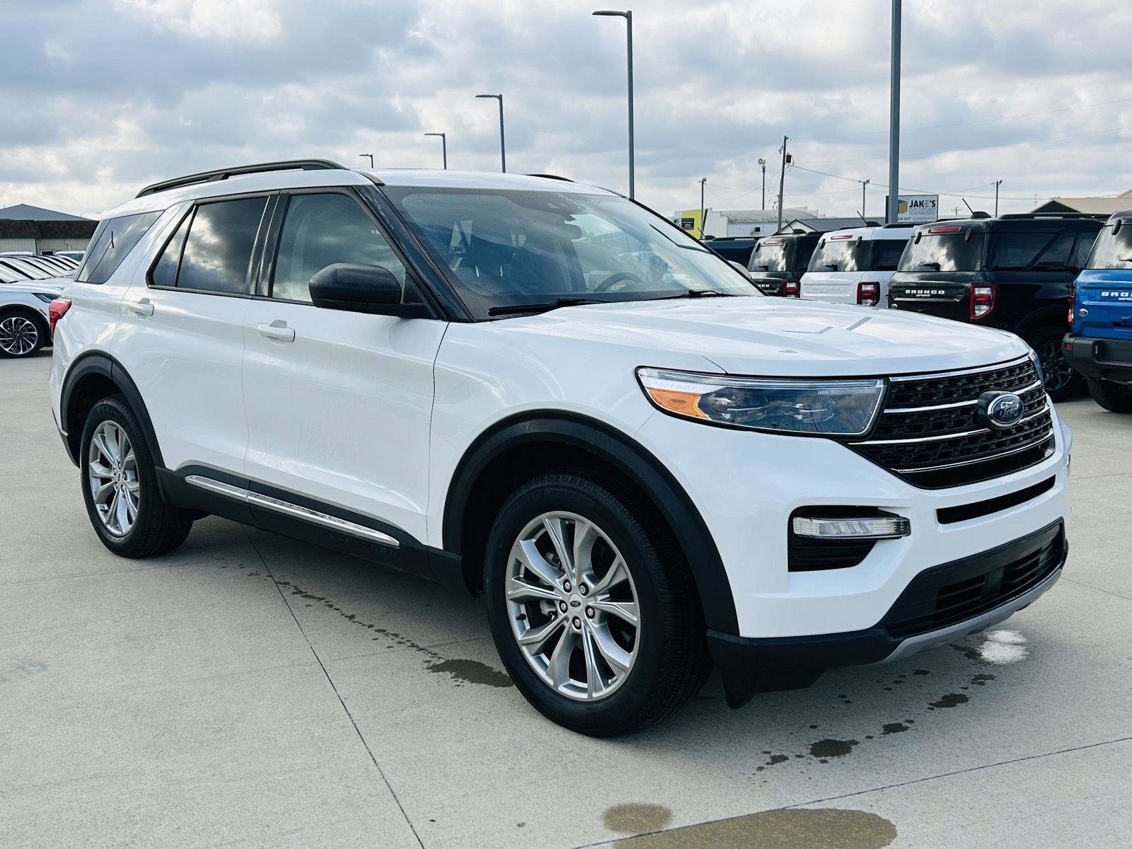 Used 2023 Ford Explorer XLT w/ Equipment Group 202A image 2